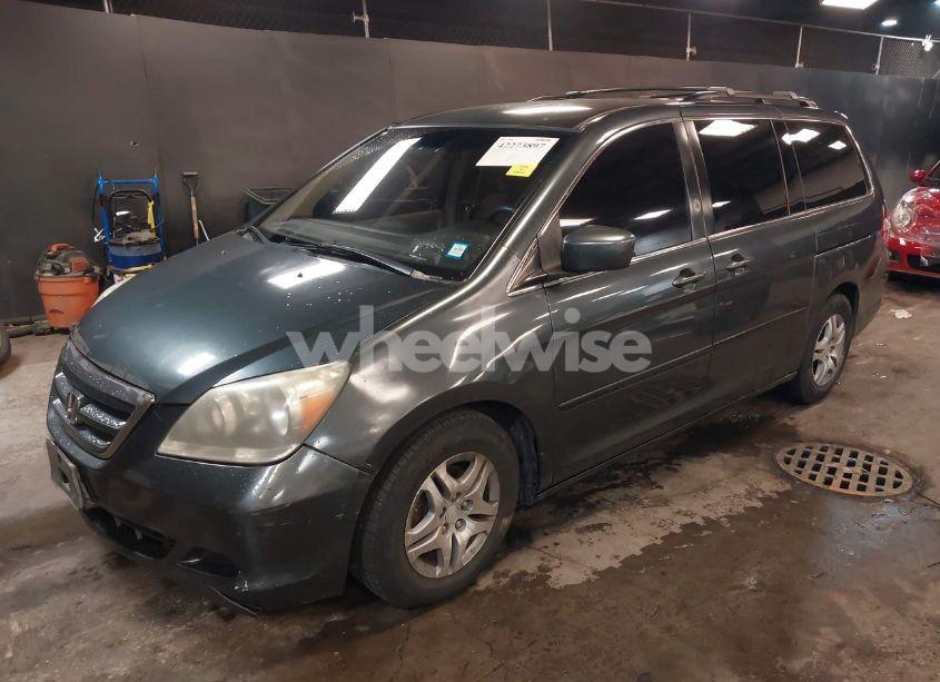 Photo 2 of 2005 Honda Odyssey EX (VIN 5FNRL38405B400754)