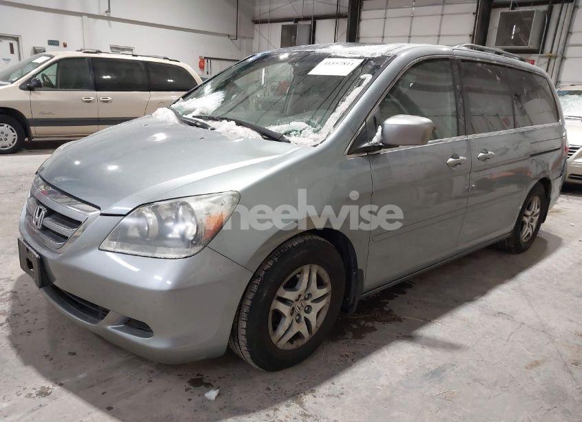 Photo 2 of 2005 Honda Odyssey EX (VIN 5FNRL38425B025739)