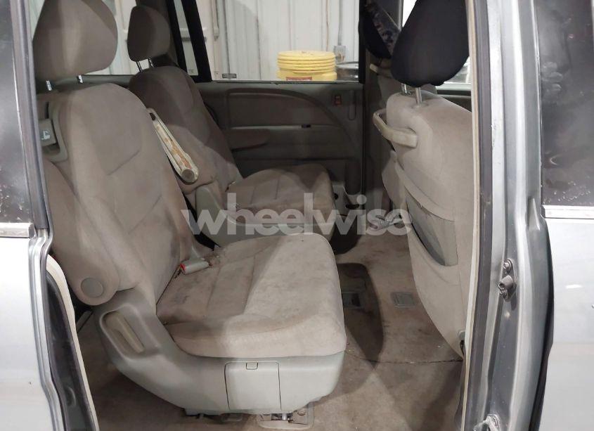 Photo 8 of 2005 Honda Odyssey EX (VIN 5FNRL38425B025739)