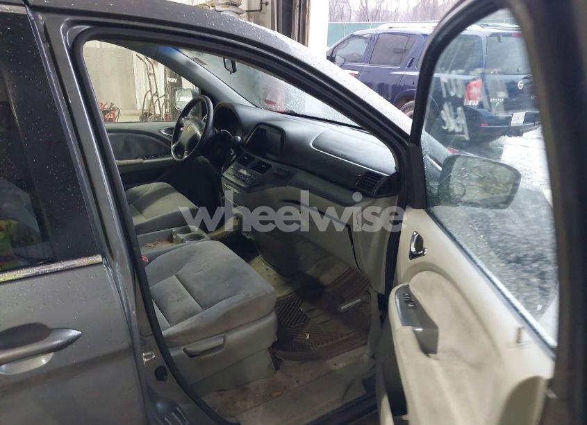 Photo 5 of 2007 Honda Odyssey EX (VIN 5FNRL38427B052619)