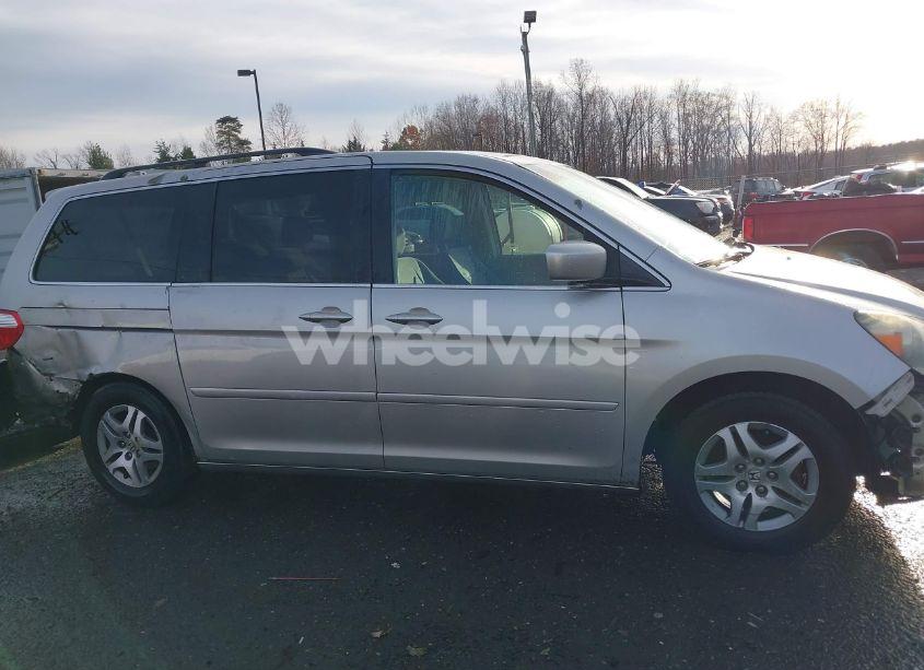 Photo 14 of 2005 Honda Odyssey EX (VIN 5FNRL38435B000753)