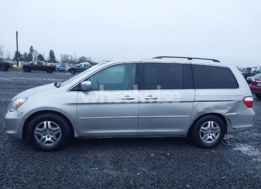 Photo 14 of 2005 Honda Odyssey EX (VIN 5FNRL38435B002373)