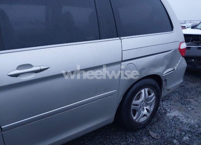 Photo 6 of 2005 Honda Odyssey EX (VIN 5FNRL38435B002373)