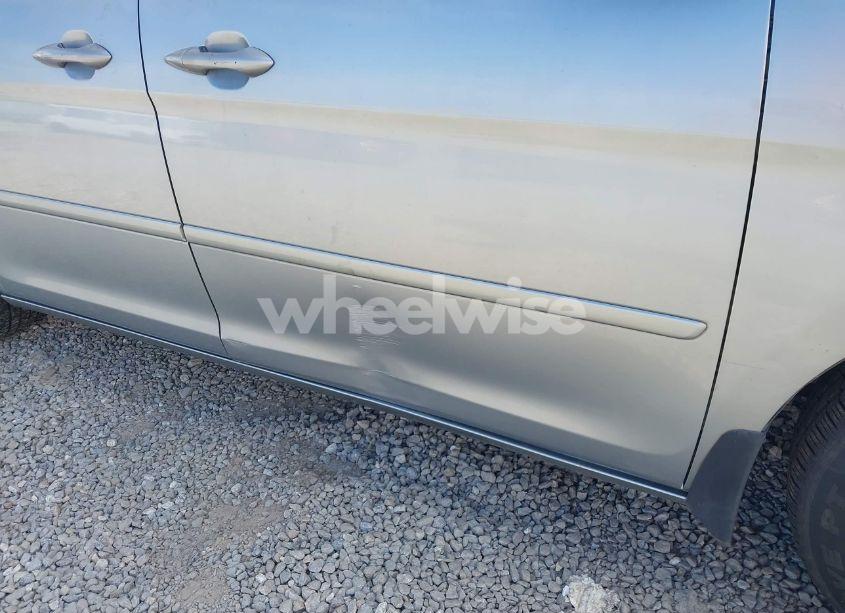 Photo 6 of 2009 Honda Odyssey EX (VIN 5FNRL38449B012092)