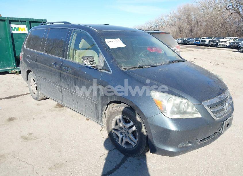 2005 Honda Odyssey EX (VIN 5FNRL38485B000764) main photo