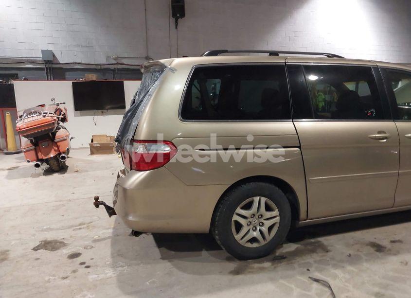 Photo 12 of 2005 Honda Odyssey EX (VIN 5FNRL38485B012400)