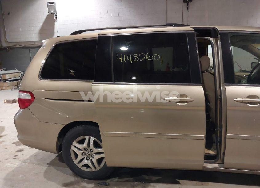 Photo 15 of 2005 Honda Odyssey EX (VIN 5FNRL38485B012400)