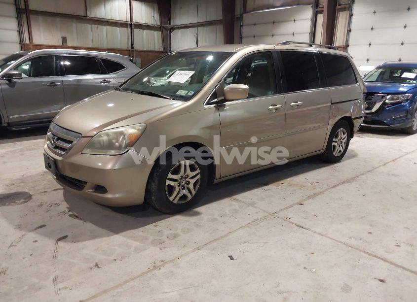 Photo 2 of 2005 Honda Odyssey EX (VIN 5FNRL38485B012400)