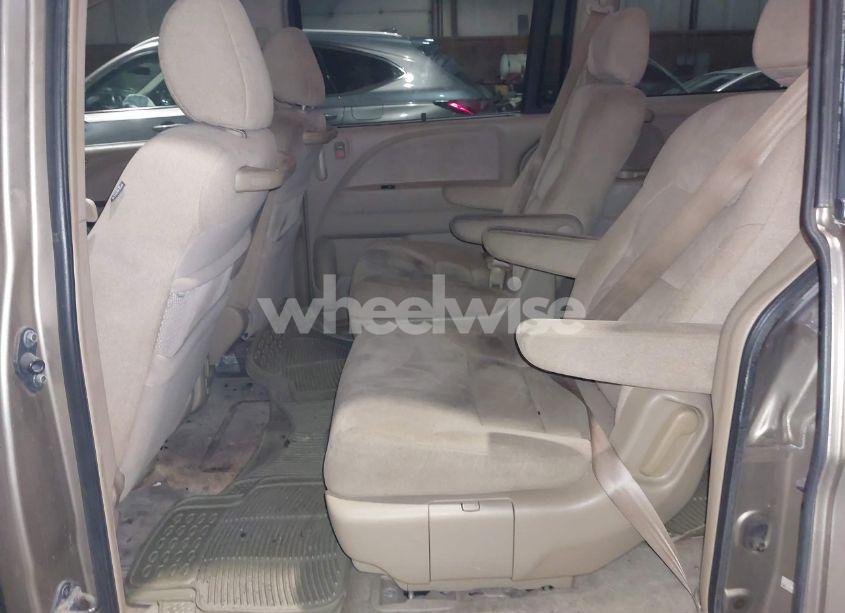 Photo 8 of 2005 Honda Odyssey EX (VIN 5FNRL38485B012400)