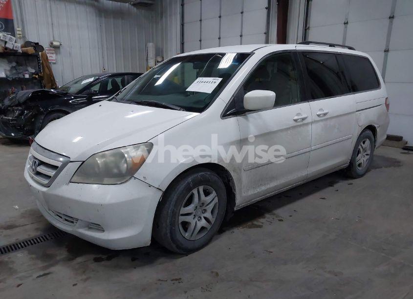 Photo 2 of 2005 Honda Odyssey EX (VIN 5FNRL384X5B419795)