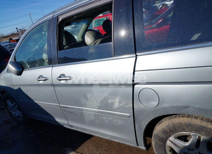 Photo 15 of 2005 Honda Odyssey EX-L (VIN 5FNRL38605B027667)