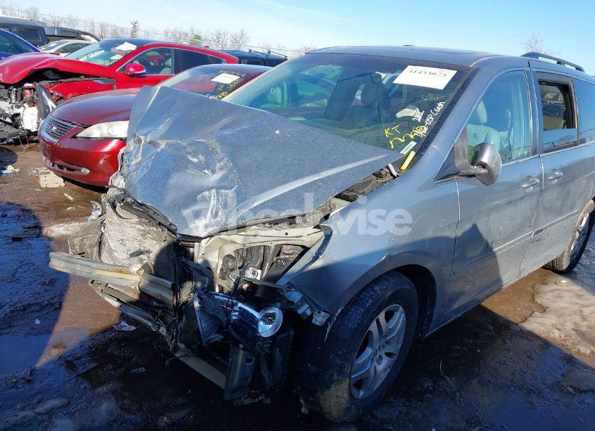 Photo 2 of 2005 Honda Odyssey EX-L (VIN 5FNRL38605B027667)