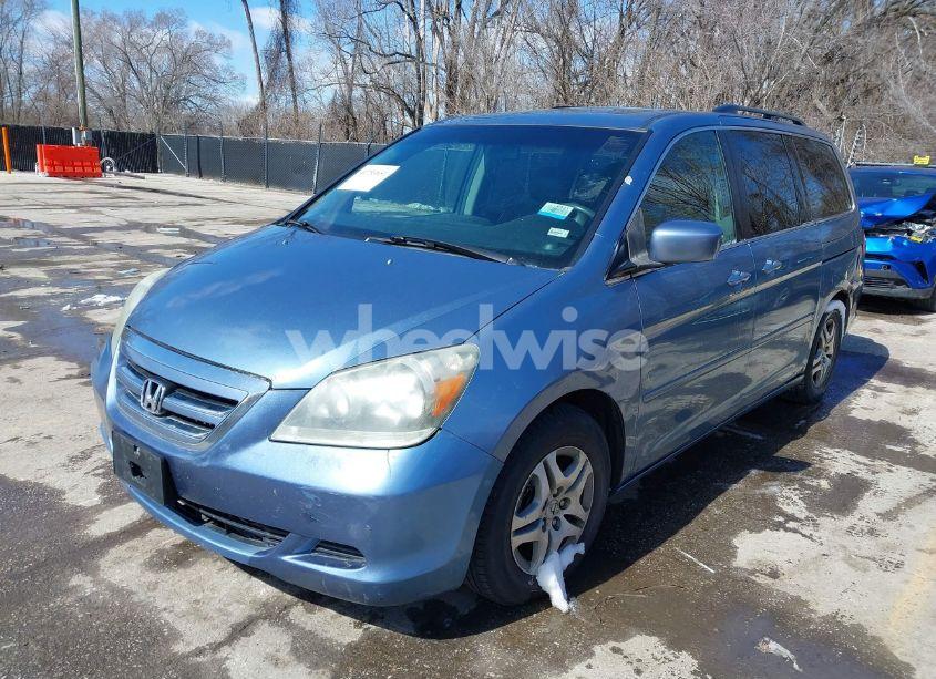 Photo 2 of 2005 Honda Odyssey EX-L (VIN 5FNRL38615B037091)