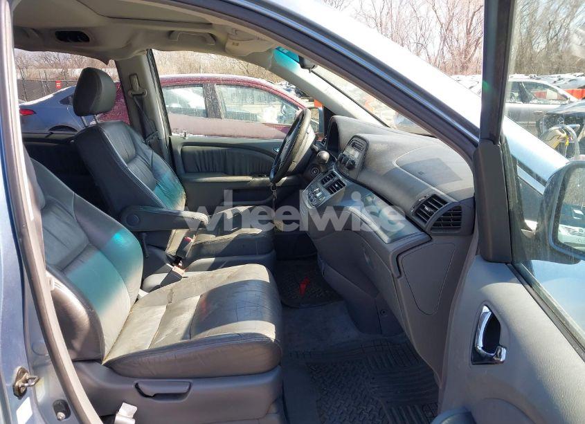 Photo 5 of 2005 Honda Odyssey EX-L (VIN 5FNRL38615B037091)