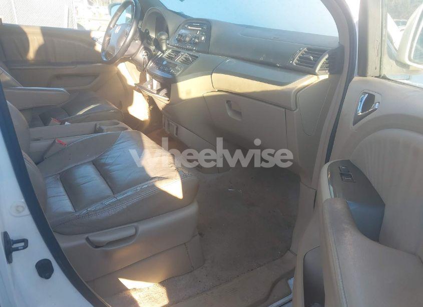 Photo 5 of 2006 Honda Odyssey EX-L (VIN 5FNRL38616B413032)