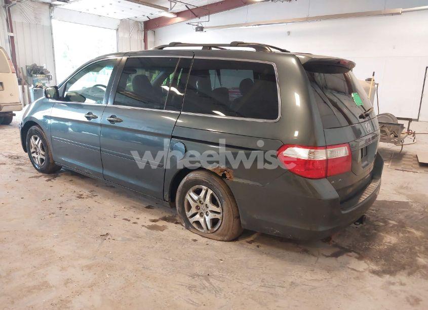 Photo 3 of 2005 Honda Odyssey EX-L (VIN 5FNRL38625B001121)