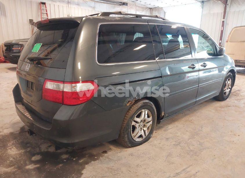 Photo 4 of 2005 Honda Odyssey EX-L (VIN 5FNRL38625B001121)