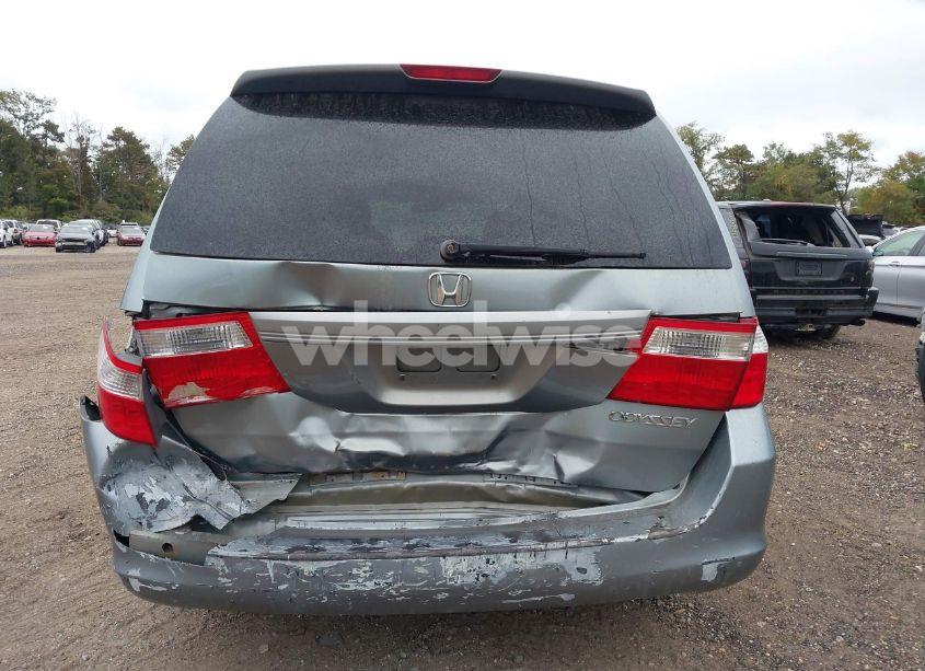 Photo 13 of 2005 Honda Odyssey EX-L (VIN 5FNRL38625B041067)