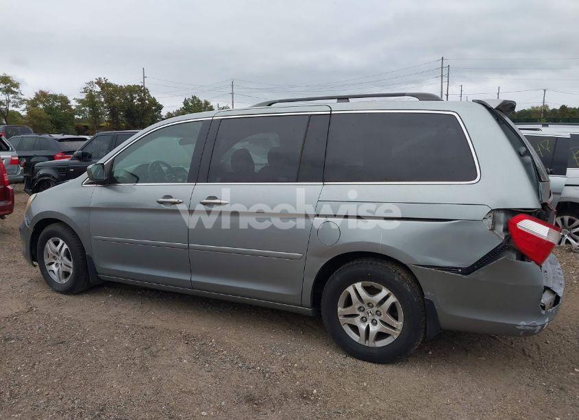 Photo 3 of 2005 Honda Odyssey EX-L (VIN 5FNRL38625B041067)