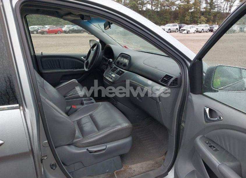 Photo 5 of 2005 Honda Odyssey EX-L (VIN 5FNRL38625B041067)