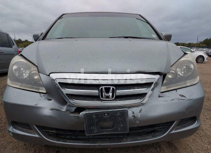 Photo 6 of 2005 Honda Odyssey EX-L (VIN 5FNRL38625B041067)