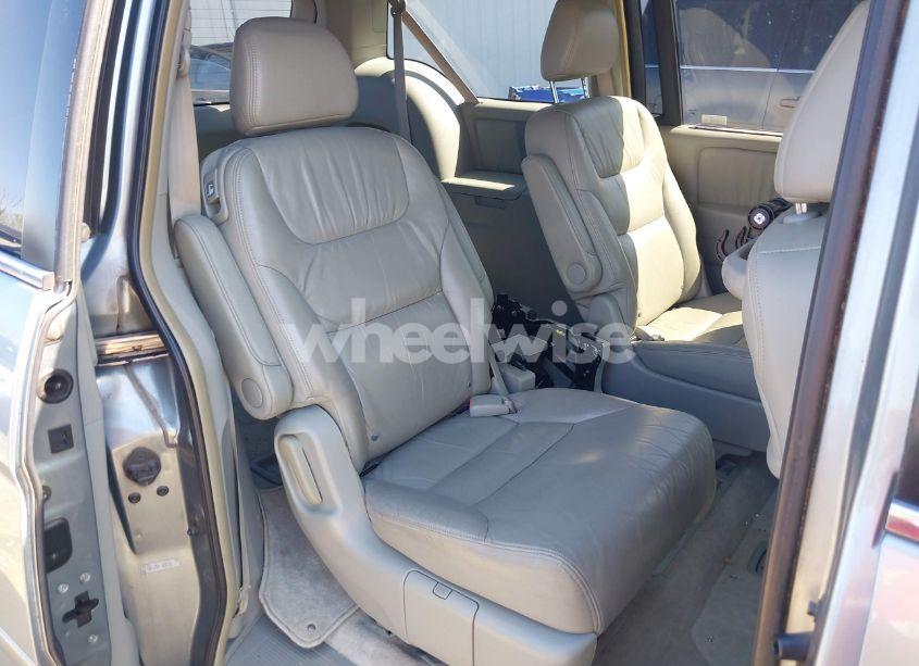 Photo 8 of 2006 Honda Odyssey EX-L (VIN 5FNRL38626B007499)