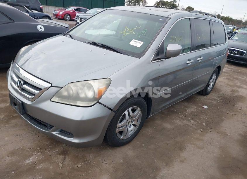 Photo 2 of 2005 Honda Odyssey EX-L (VIN 5FNRL38635B038467)