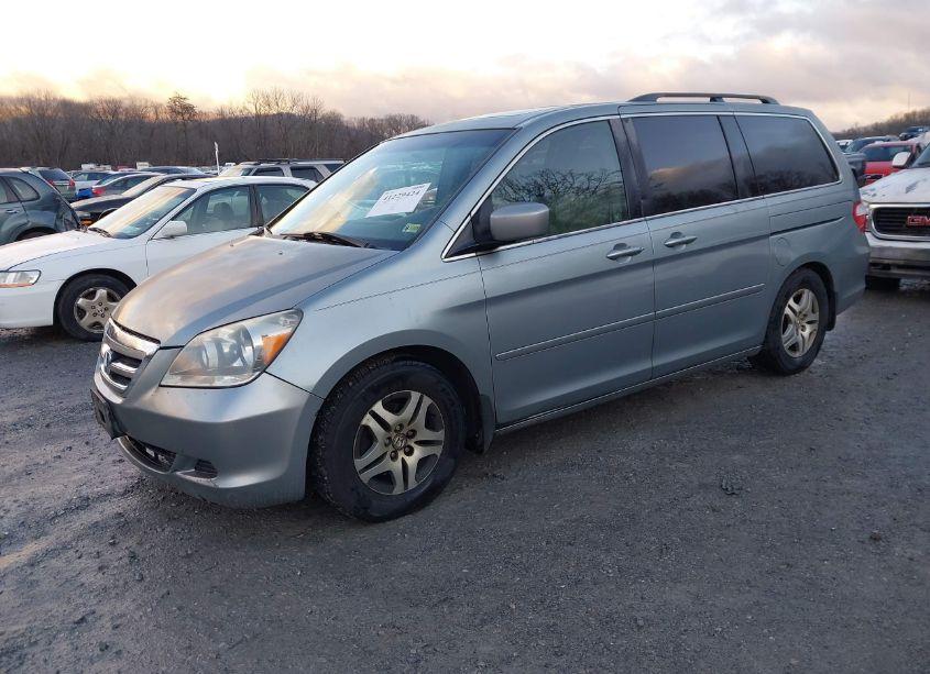 Photo 2 of 2005 Honda Odyssey EX-L (VIN 5FNRL38635B096286)