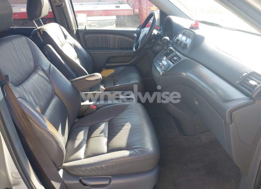 Photo 5 of 2005 Honda Odyssey EX-L (VIN 5FNRL38635B416982)