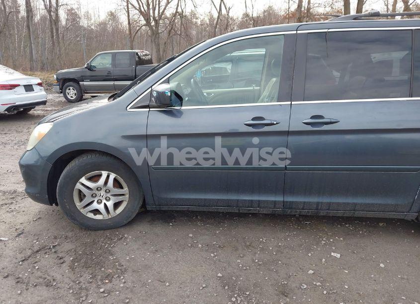 Photo 6 of 2005 Honda Odyssey EX-L (VIN 5FNRL38645B008281)