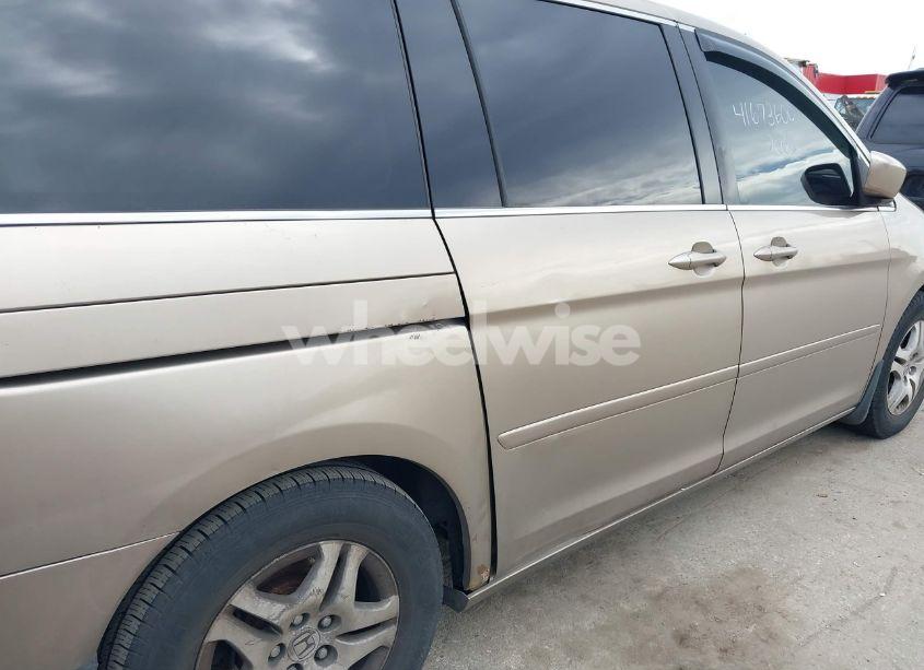 Photo 13 of 2005 Honda Odyssey EX-L (VIN 5FNRL38645B047324)