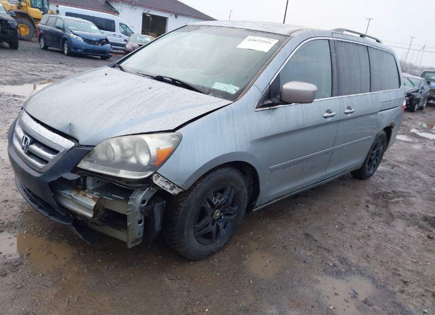 Photo 2 of 2005 Honda Odyssey EX-L (VIN 5FNRL38645B066682)