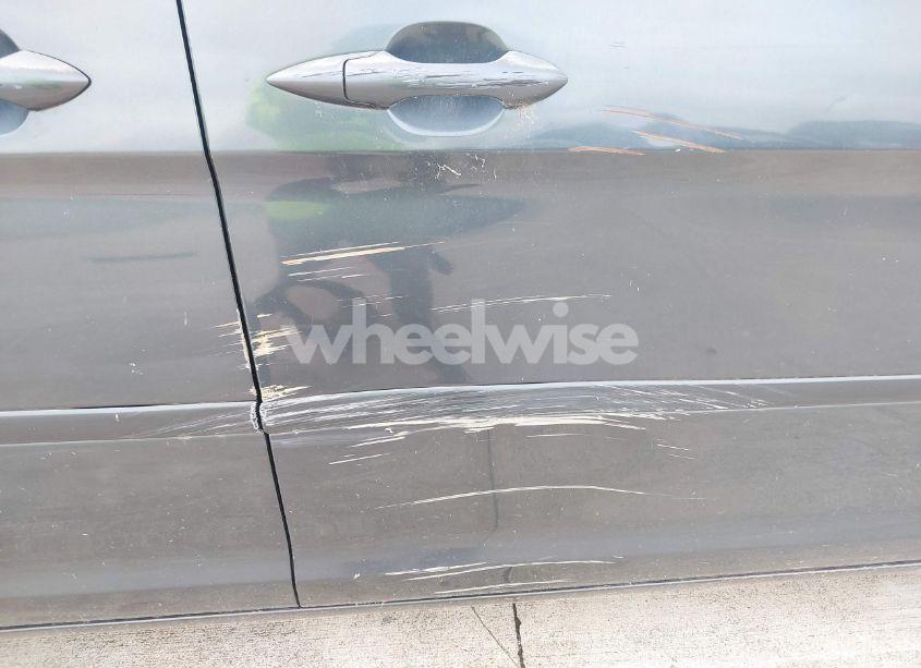 Photo 12 of 2005 Honda Odyssey EX-L (VIN 5FNRL38645B115699)