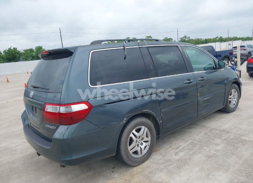 Photo 4 of 2005 Honda Odyssey EX-L (VIN 5FNRL38645B115699)