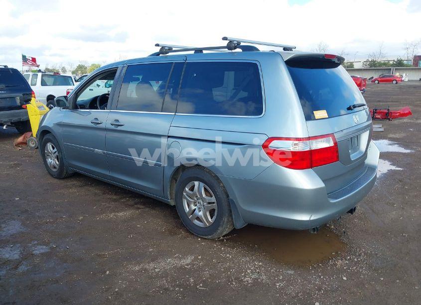 Photo 3 of 2005 Honda Odyssey EX-L (VIN 5FNRL38645B132826)