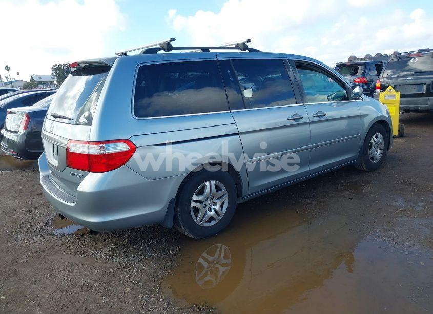 Photo 4 of 2005 Honda Odyssey EX-L (VIN 5FNRL38645B132826)