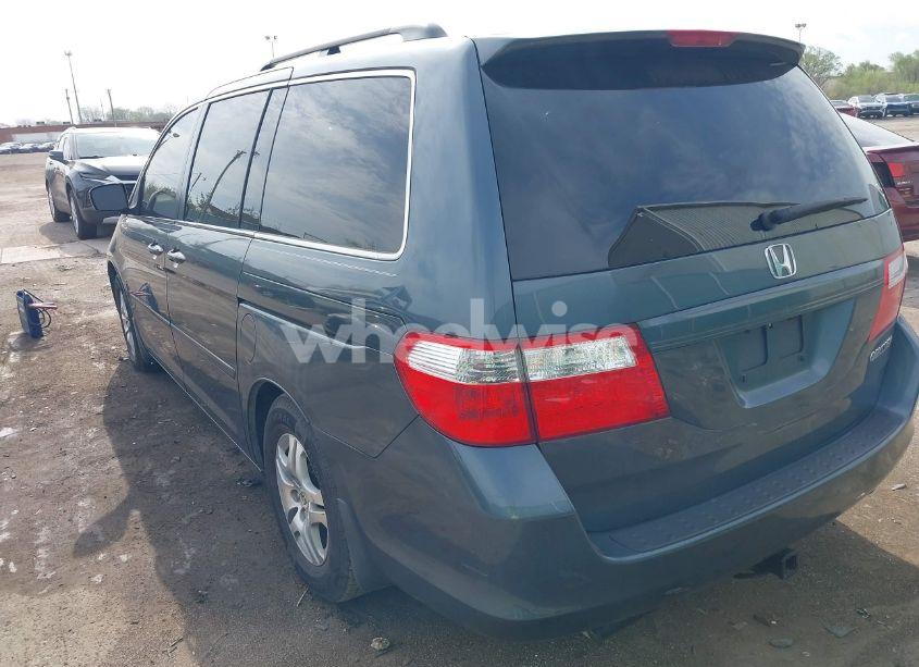 Photo 3 of 2005 Honda Odyssey EX-L (VIN 5FNRL38645B421253)