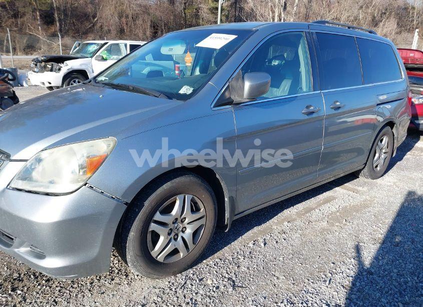 Photo 2 of 2006 Honda Odyssey EX-L (VIN 5FNRL38646B100332)