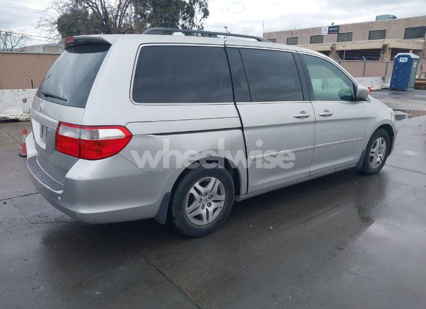 Photo 4 of 2006 Honda Odyssey EX-L (VIN 5FNRL38646B401893)