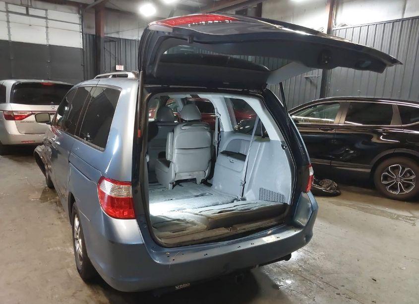 Photo 3 of 2006 Honda Odyssey EX-L (VIN 5FNRL38656B082388)