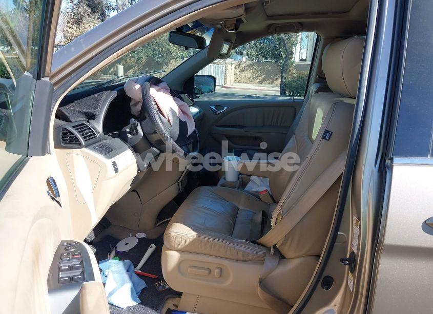 Photo 5 of 2005 Honda Odyssey EX-L (VIN 5FNRL38665B409895)