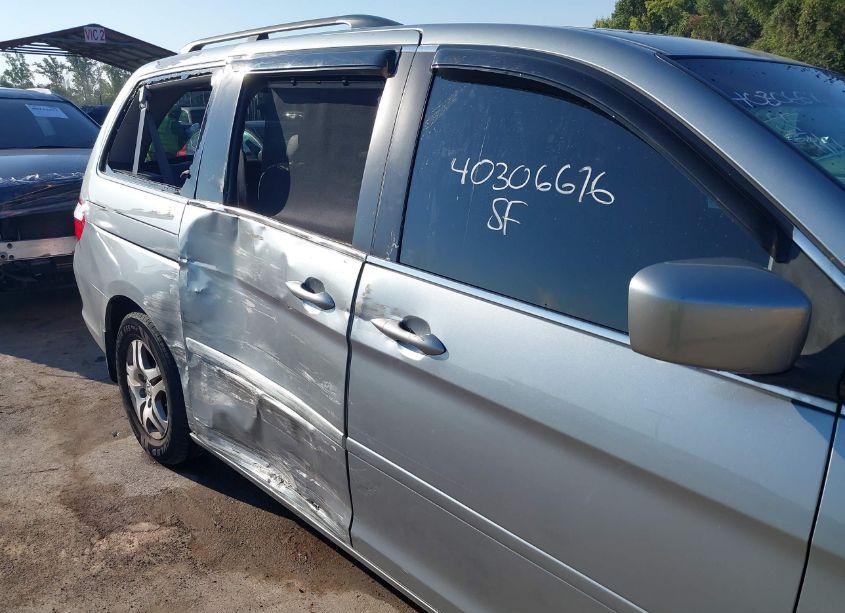 Photo 6 of 2006 Honda Odyssey EX-L (VIN 5FNRL38666B056995)