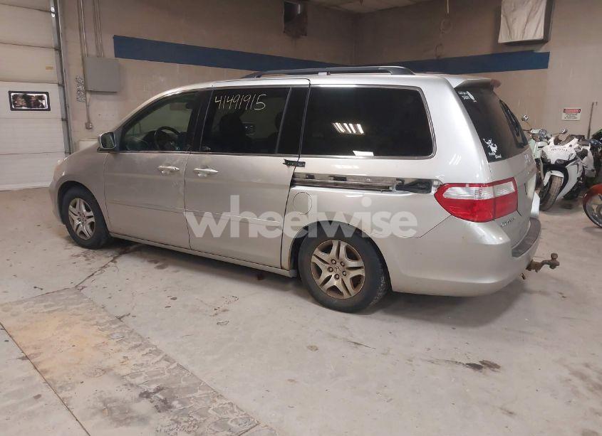 Photo 3 of 2007 Honda Odyssey EX-L (VIN 5FNRL38667B460381)