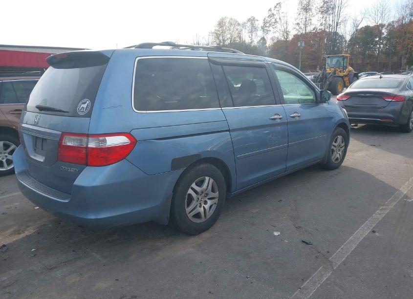 Photo 4 of 2005 Honda Odyssey EX-L (VIN 5FNRL38675B089244)