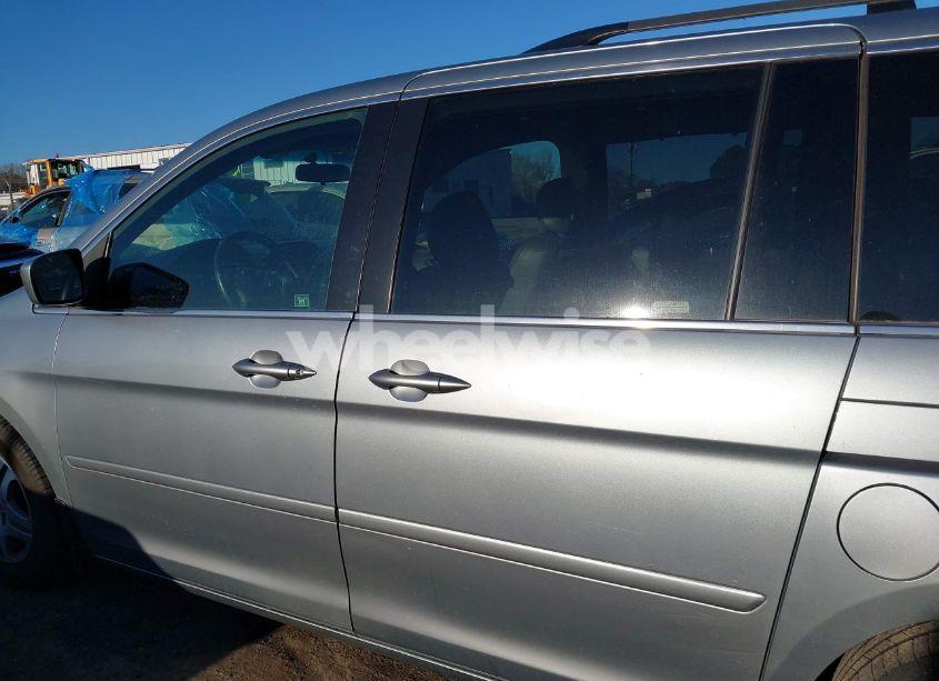 Photo 14 of 2006 Honda Odyssey EX-L (VIN 5FNRL38696B103243)