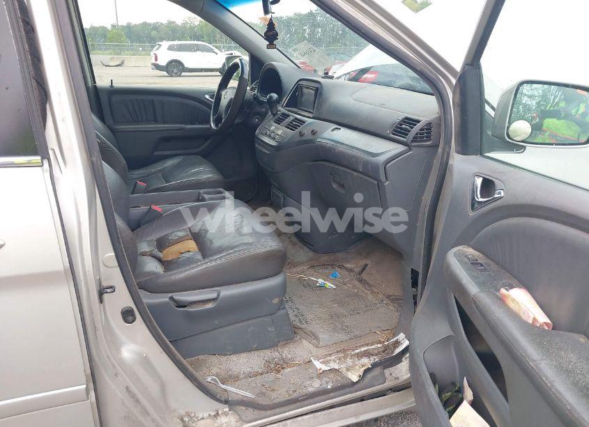 Photo 5 of 2005 Honda Odyssey EX-L (VIN 5FNRL386X5B411682)