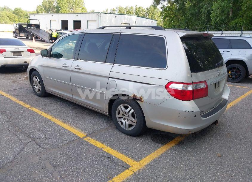 Photo 3 of 2005 Honda Odyssey EX-L (VIN 5FNRL38715B003399)