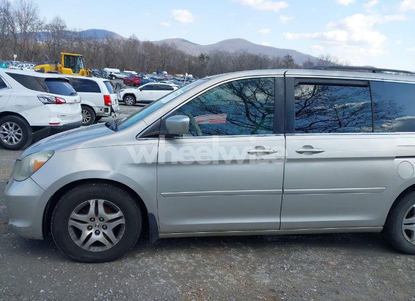 Photo 16 of 2005 Honda Odyssey EX-L (VIN 5FNRL38715B025581)