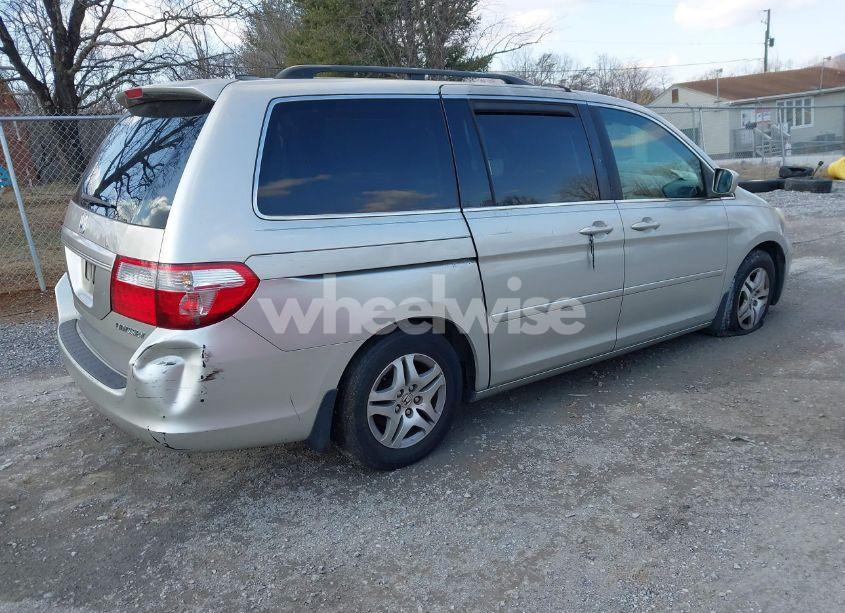Photo 4 of 2005 Honda Odyssey EX-L (VIN 5FNRL38715B025581)