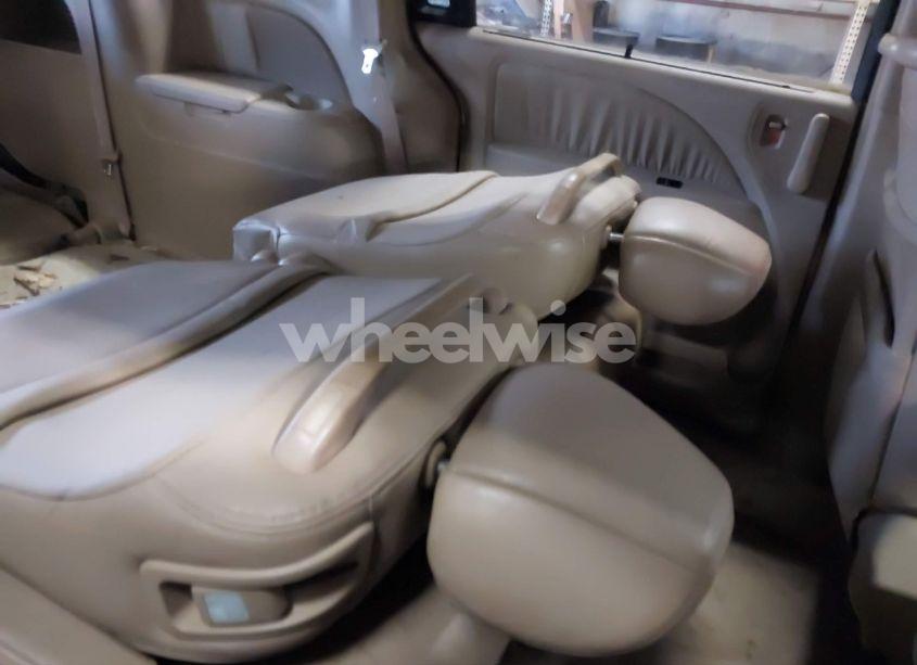 Photo 8 of 2005 Honda Odyssey EX-L (VIN 5FNRL38715B048942)